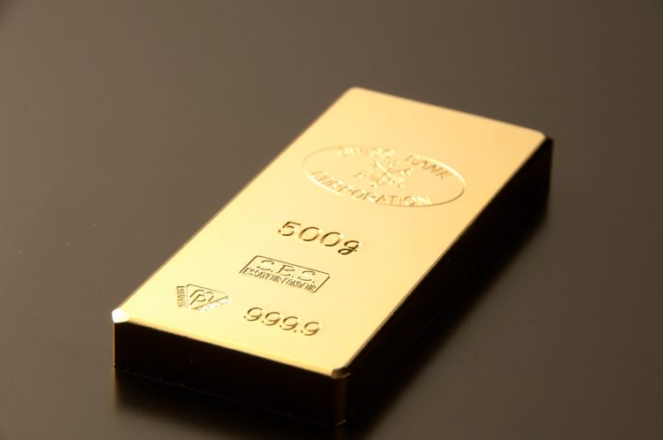 インフレで貴金属などが高騰する状況でかんちさんが注目する銘柄とは(写真:イメージマート)