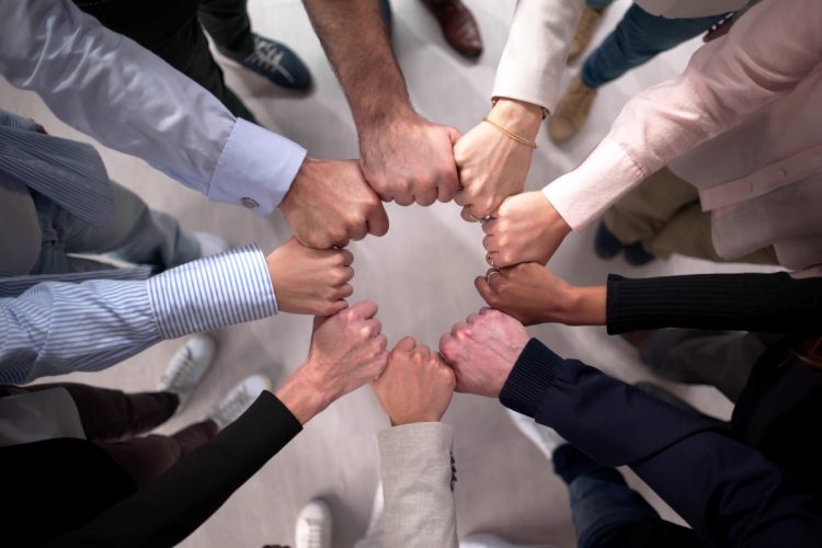 組織で働くうえでチームワークは重要(Getty Images)