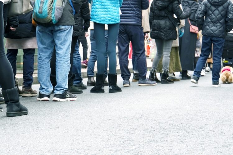 地方初出店の初日に行列ができるのは見慣れた光景(イメージ)