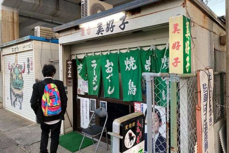 筆者がつい「あと一杯だけ」と寄ってしまう、唐津の行きつけの屋台