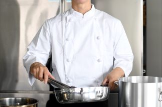 「さすがシェフ！」じゃ失礼かな…プロの料理人から送られてきた料理写真になんと返事すればよいのか、最終的に落ち着いた無難な回答《素人がプロを褒める難しさ》