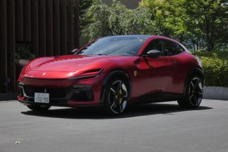 SUVとは呼ばせない！フェラーリ史上初の4ドア4シーター「プロサングエ」に試乗して感じた“フェラーリらしさ”　価格度外視で「ちょっと欲しいなぁ」と思わせる魔性