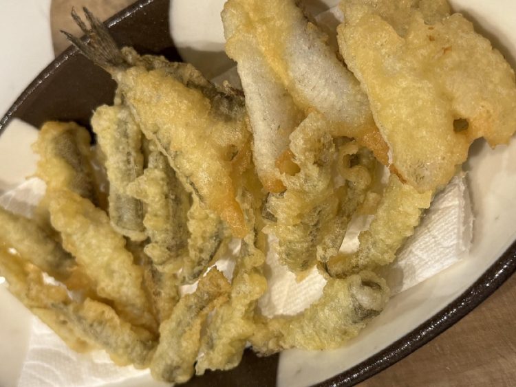 Yシェフから筆者のもとに送られてきたハゼの天ぷらの写真