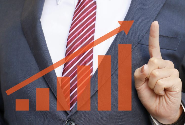 「中長期的な株価は必ず業績を反映する」とテンバガー投資家X氏は説く（写真：イメージマート）