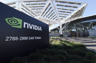 米半導体大手エヌビディアは好決算にも関わらず株価は高値更新とはならなかった（写真：EPA＝時事）