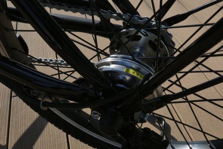 リアブレーキも実績のある作りで、全長1610mm×全幅585mm、重量は24kgのボディ+乗員の重量をしっかりと受け止める