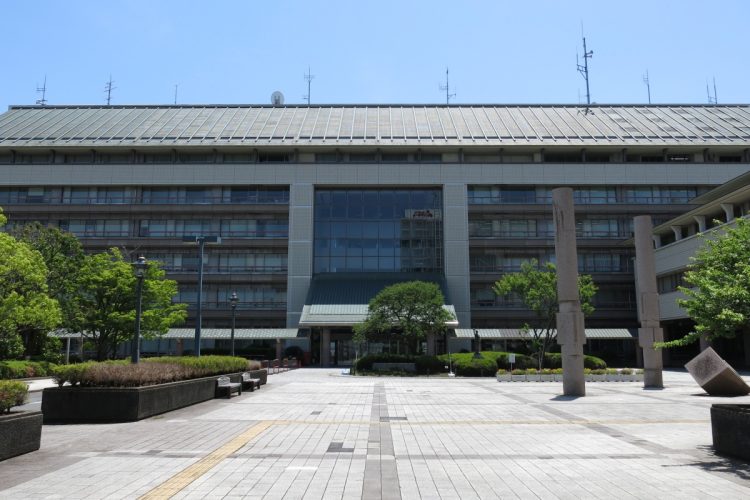 どのような経緯で成田プロジェクトの開発申請が許可されたのか（成田市役所。写真：イメージマート）