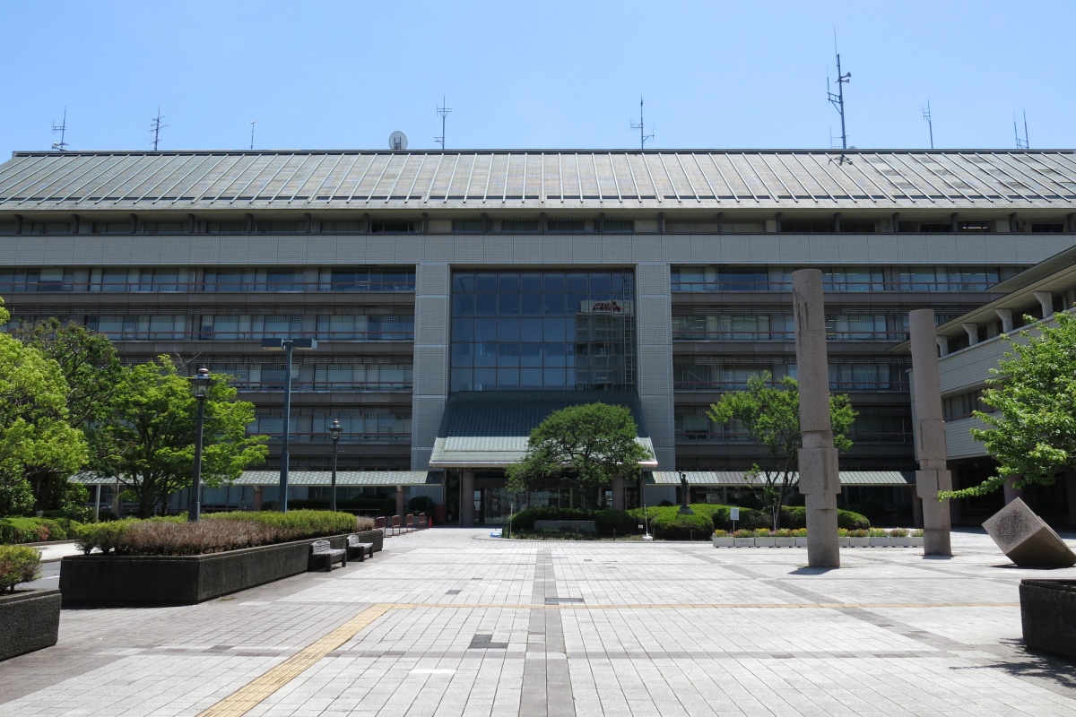 どのような経緯で成田プロジェクトの開発申請が許可されたのか(成田市役所。写真:イメージマート)