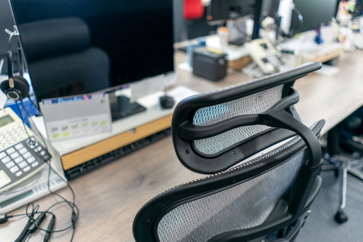 勤務中、空き時間は“読書OK”という職場もある（イメージ）