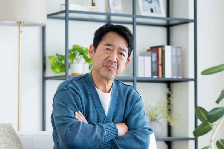 「ひとり」になったらやってはいけないNG習慣12（写真：イメージマート）