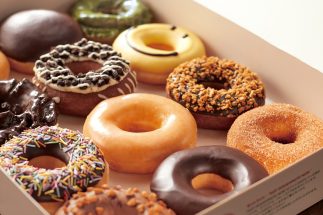 《日本上陸から20年》クリスピー・クリーム・ドーナツが苦境を乗り越え長く愛される秘密　強みは「唯一無二の定番商品」と「日本独自の商品開発」、持ち帰りボックスにも“映え”の工夫