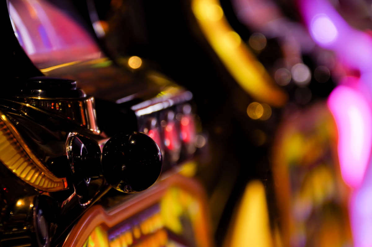 パチンコ店の広告宣伝に厳しい目が向けられる（写真：イメージマート）