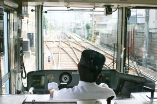 【鉄道技術最前線】人の力に頼らざるを得なかった「列車の運行管理」をAI活用で効率化する動き　車両だけでなく乗務員の運用最適化も開発対象に