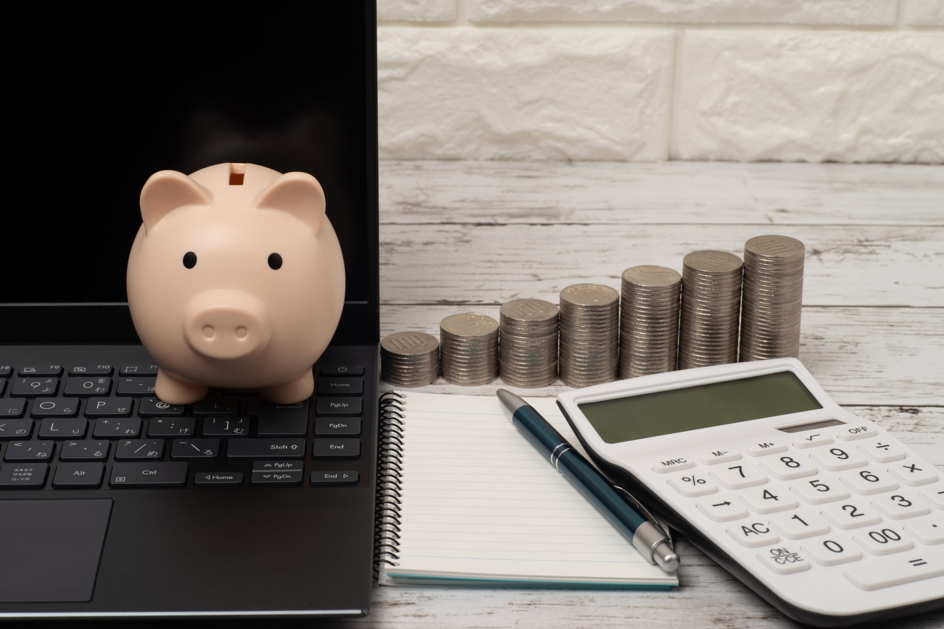 株式偏重のポートフォリオを整える王道の「債券投資」、初心者におすすめの国内外の債券ファンドの選び方を解説 金利や為替の変動が価格にどう影響するのか |  マネーポストWEB