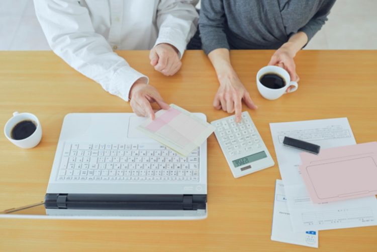 税金や年金の制度改正が家計にどう影響してくるか（写真：イメージマート）