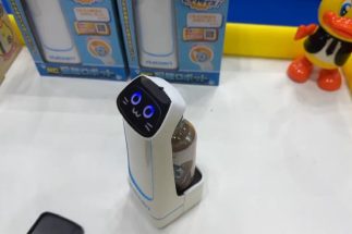 ファミレスで活躍する“ネコ型配膳ロボ”の家庭版が大人気　ラジコン玩具「RC配膳ロボット」開発会社に聞いた“売上20万個突破”のヒットの要因　「キダルト商品」として大人の心も掴む