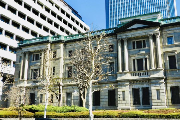 金利上昇局面では、どのようなリスクが考えられるのか（写真は日本銀行本店）