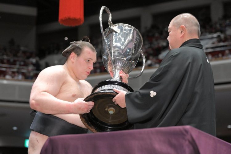 新大関優勝で安青錦が手にしたものとは……