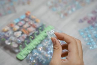 【小学生を中心に過熱するシール交換ブーム】販売店は対応に苦慮、トラブル続発で“禁止令”を出す学校も　入手困難な状態が続く中、ブームの行方を危ぶむ声も