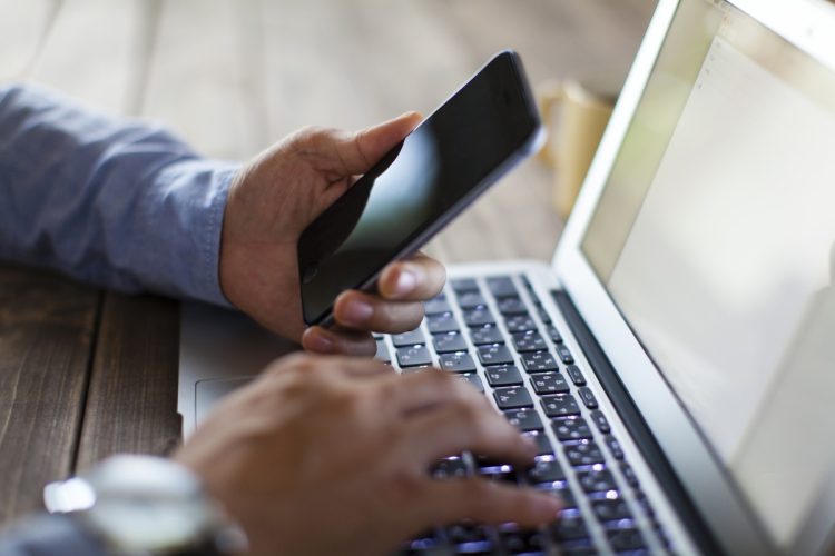 なごちょう氏は銘柄選びで何をチェックしているのか（写真：イメージマート）