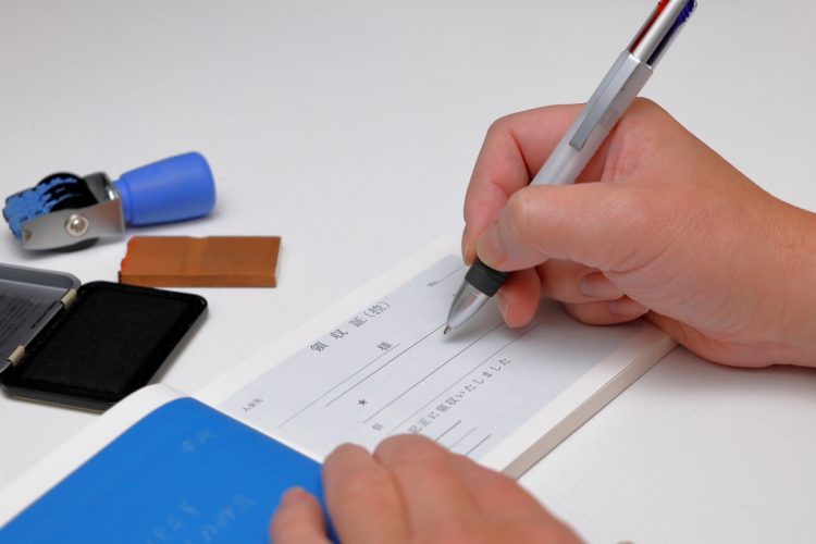 領収書の宛名が書けないのはまだ理解できるが、その後の対応に疑問（イメージ）