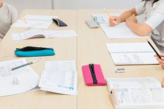 《教育現場から考える》なぜ小学校のグループワークが「学力の低下」につながってしまうのか？　「分かったふり」をする児童を教師が見抜くのは困難、基礎学力の定着が疎かになる現実