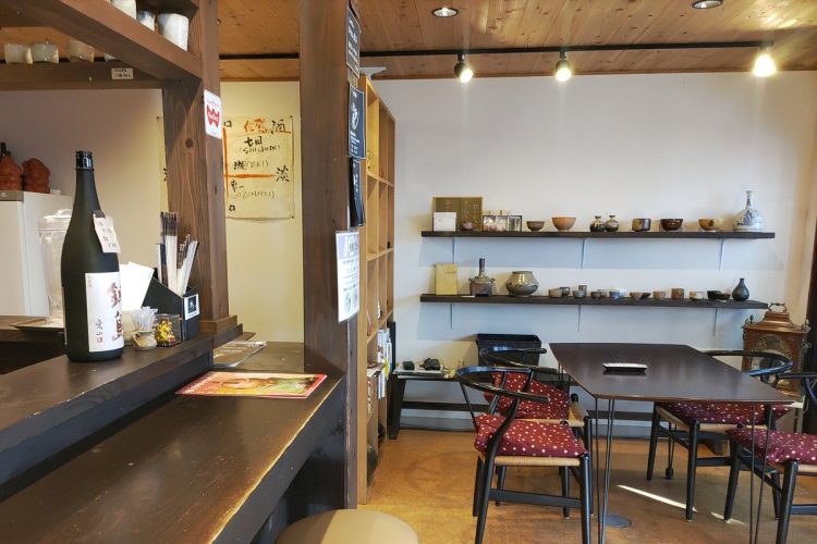 ベテラン店員からためになる指導も受けている