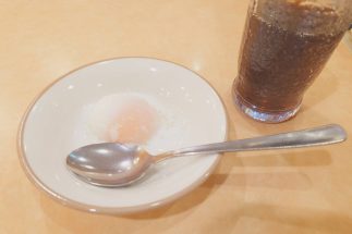 【SNS投稿が物議】サイゼリヤ「トッピング半熟卵＋ドリンクバー」注文で「ドリンクバー単体」注文より安くなる？　店舗で確認したところ、ルール的にNGだった