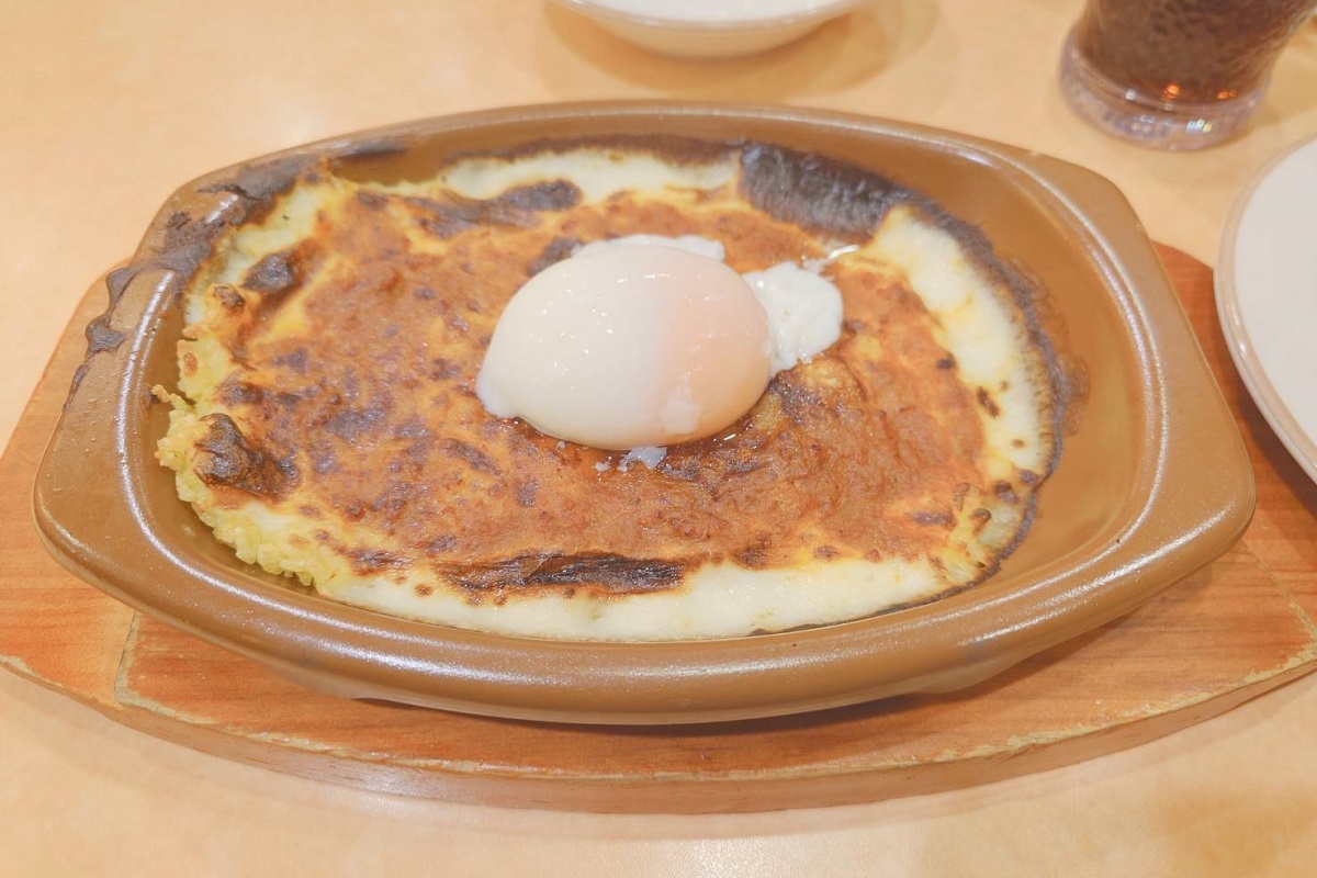 ミラノ風ドリアに半熟卵は人気のトッピングだ