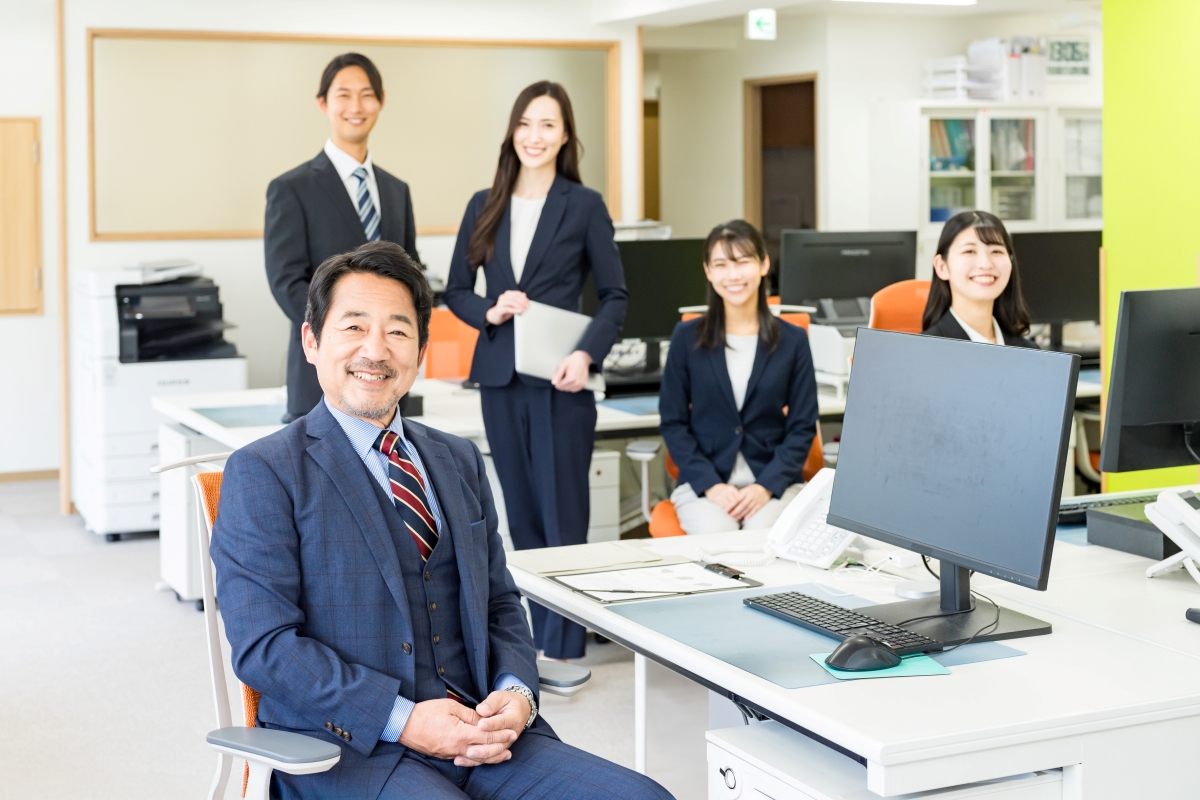 職場の同僚の呼び方問題（写真：イメージマート）