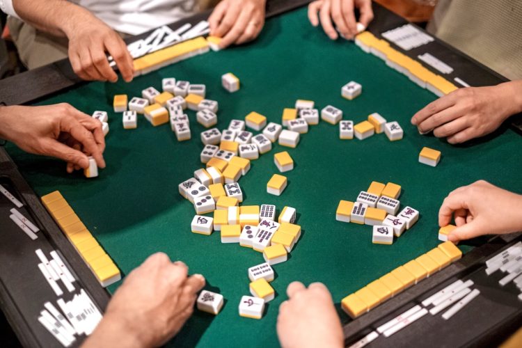 「億り人だらけの麻雀大会」は投資家たちのプライドを賭けた真剣勝負の場（写真：イメージマート）