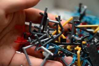 【全国のシェア70％】独自の進化を遂げた日本のプラモデル、静岡にメーカーが集中している理由　ルーツである「木製模型」の頃からあった厳しい模型道