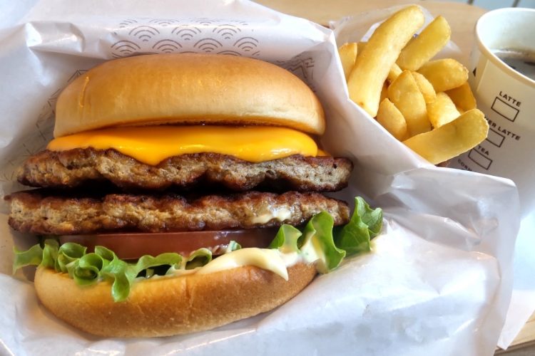 国産牛や国産野菜にこだわる高価格帯メニューを提供する店は“勝ち組”になれるか（イメージ）