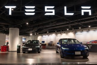 《自爆オーダーって言われるものですね》テスラ日本法人トップの“自爆営業”自供音声を入手　自身は報酬放棄を宣言も「責任の取り方が軽くないか」と社内で渦巻く不満