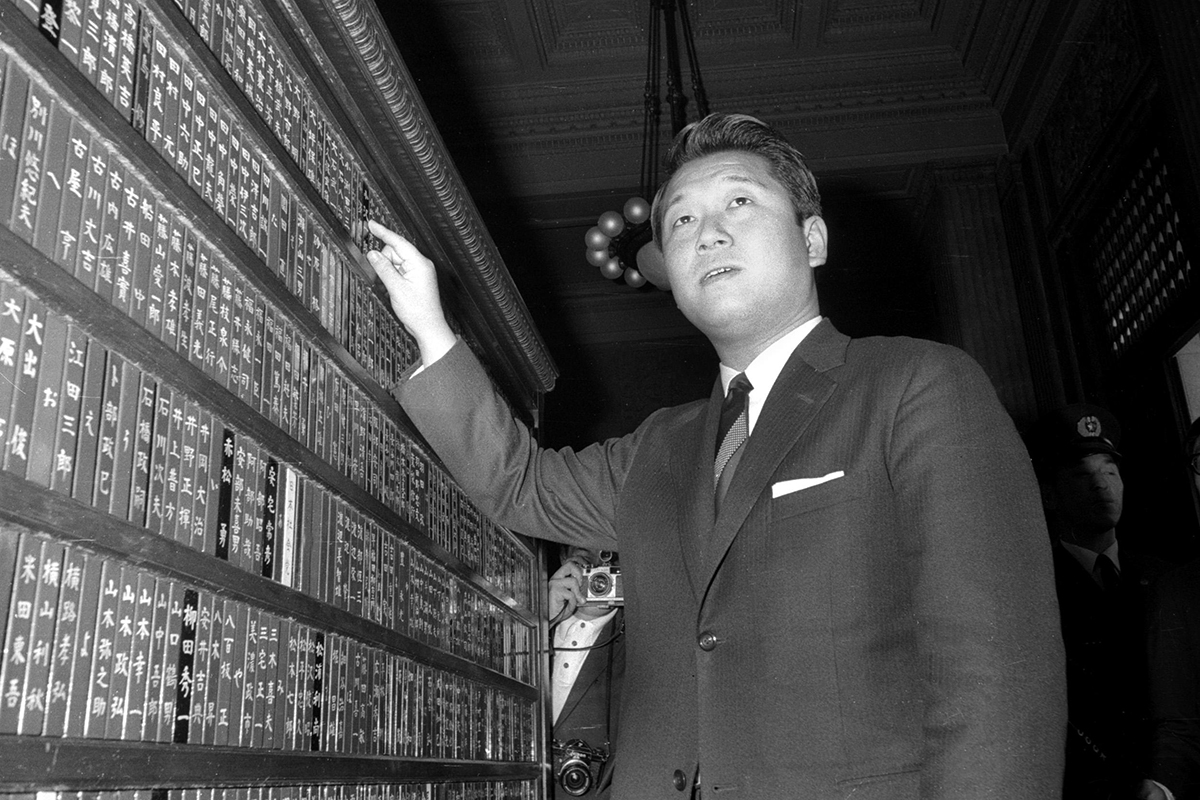 1969年、初当選したときの小沢一郎氏（当時27歳）