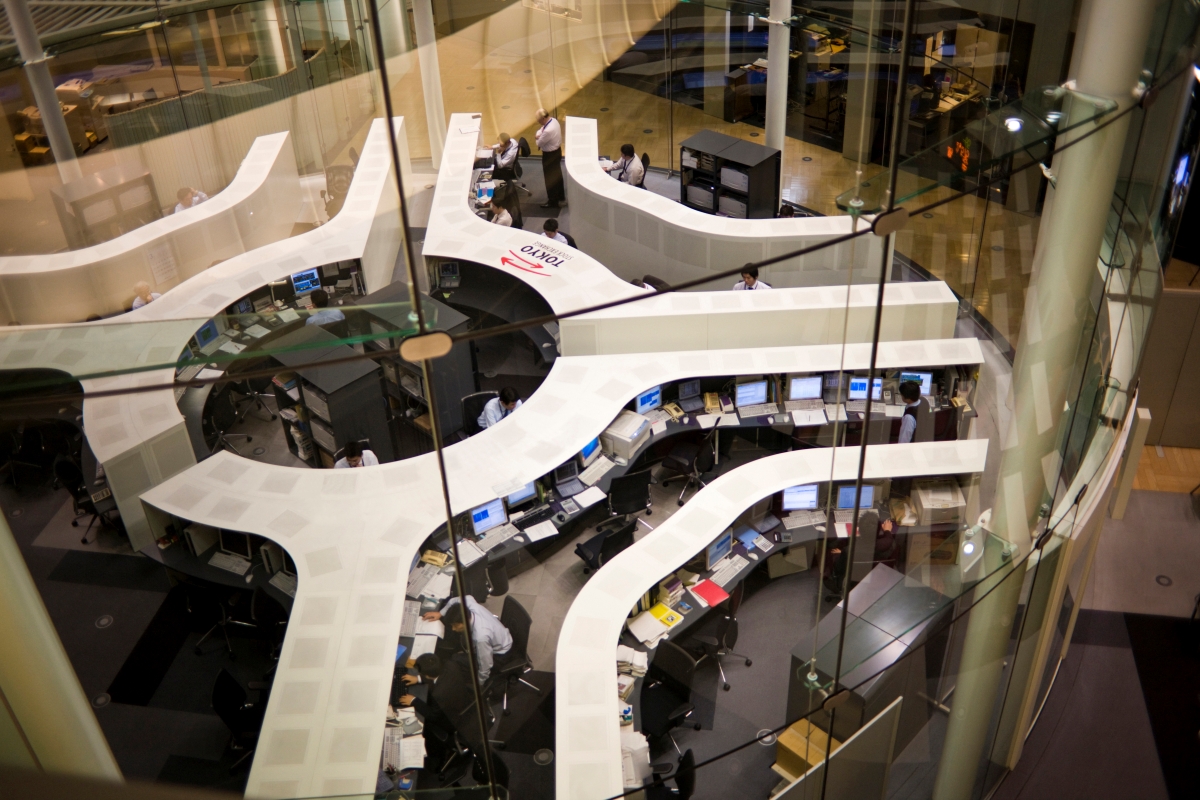 乱高下する相場でも配当株投資にはメリットがあるという（写真：イメージマート）