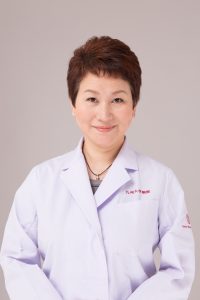 「難治化した慢性疼痛の治療で最も大切なのは、患者さんと信頼関係を築き、焦らず、粘り強く治療を継続することです」と語る細井特任准教授