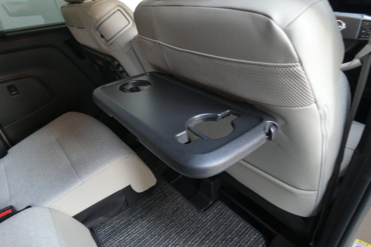 もはや定番とも言える折りたたみ式の「ピクニックテーブル」もしっかりと装備