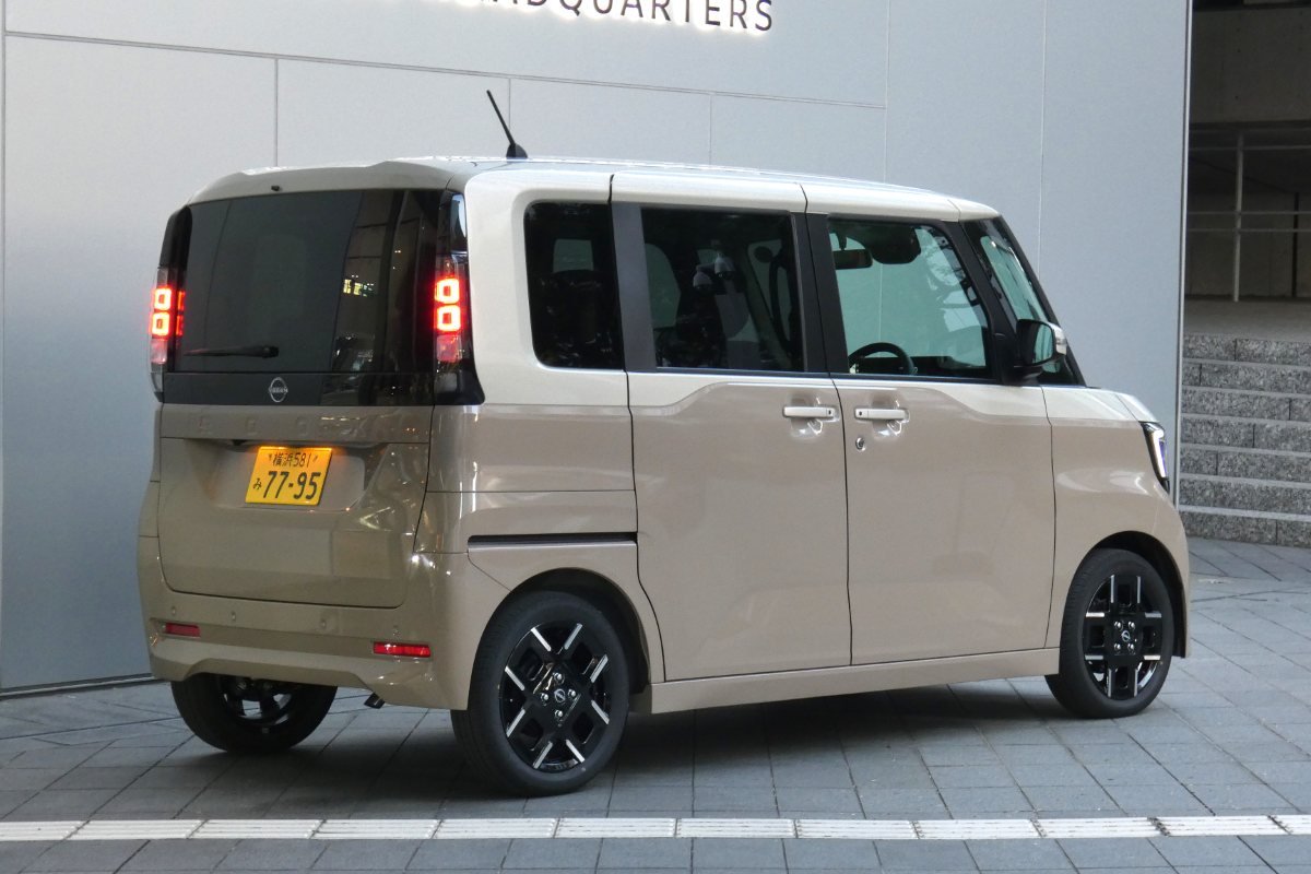 オプションの2トーンカラーは日本の伝統的な建築様式である「唐破風（からはふ）」にインスピレーションを受けたという。リアのコンビネーションランプにも「かどまる四角」のデザインが見える