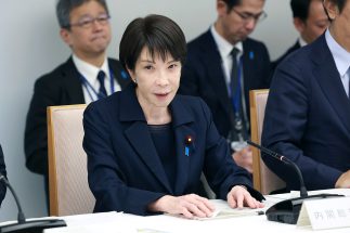 国民会議で「食料品の消費税率ゼロ」より「給付付き税額控除」を優先　高市首相の“悲願”を2年で確実に終わらせたい財務省の思惑