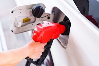 「リッター190円台？」ガソリン価格高騰で“どこに行くにも車が足代わり”の地方都市で悲鳴続々　「毎日50km自動車通勤」「遠出の時は燃費のいい車に」…運転代行業者も「値上げさせてください」