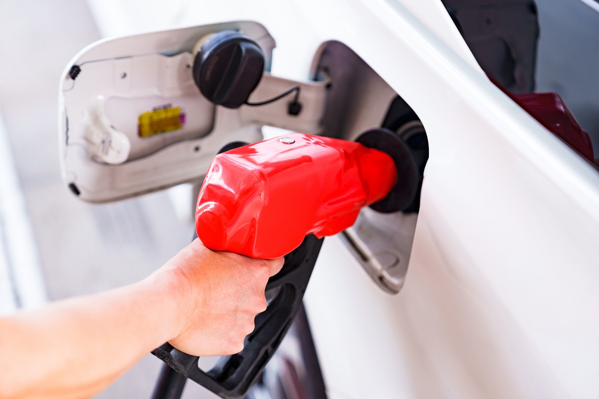 ガソリン価格高騰が地方都市で生活する人たちの家計を直撃（写真：イメージマート）