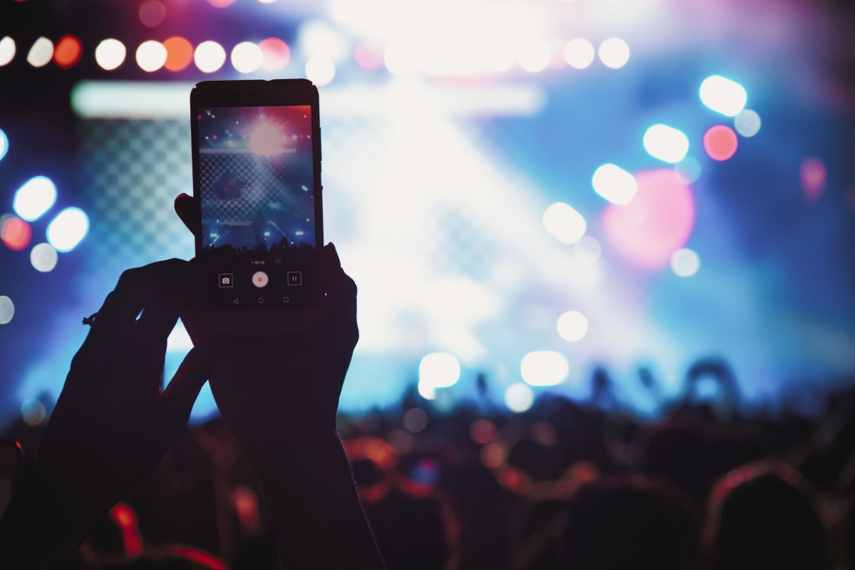 ライブ盗撮をめぐるトラブルが深刻化（写真：イメージマート）