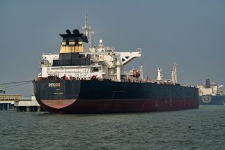 ホルムズ海峡の事実上の封鎖で原油価格が高騰している（Sipa USA/時事通信フォト）