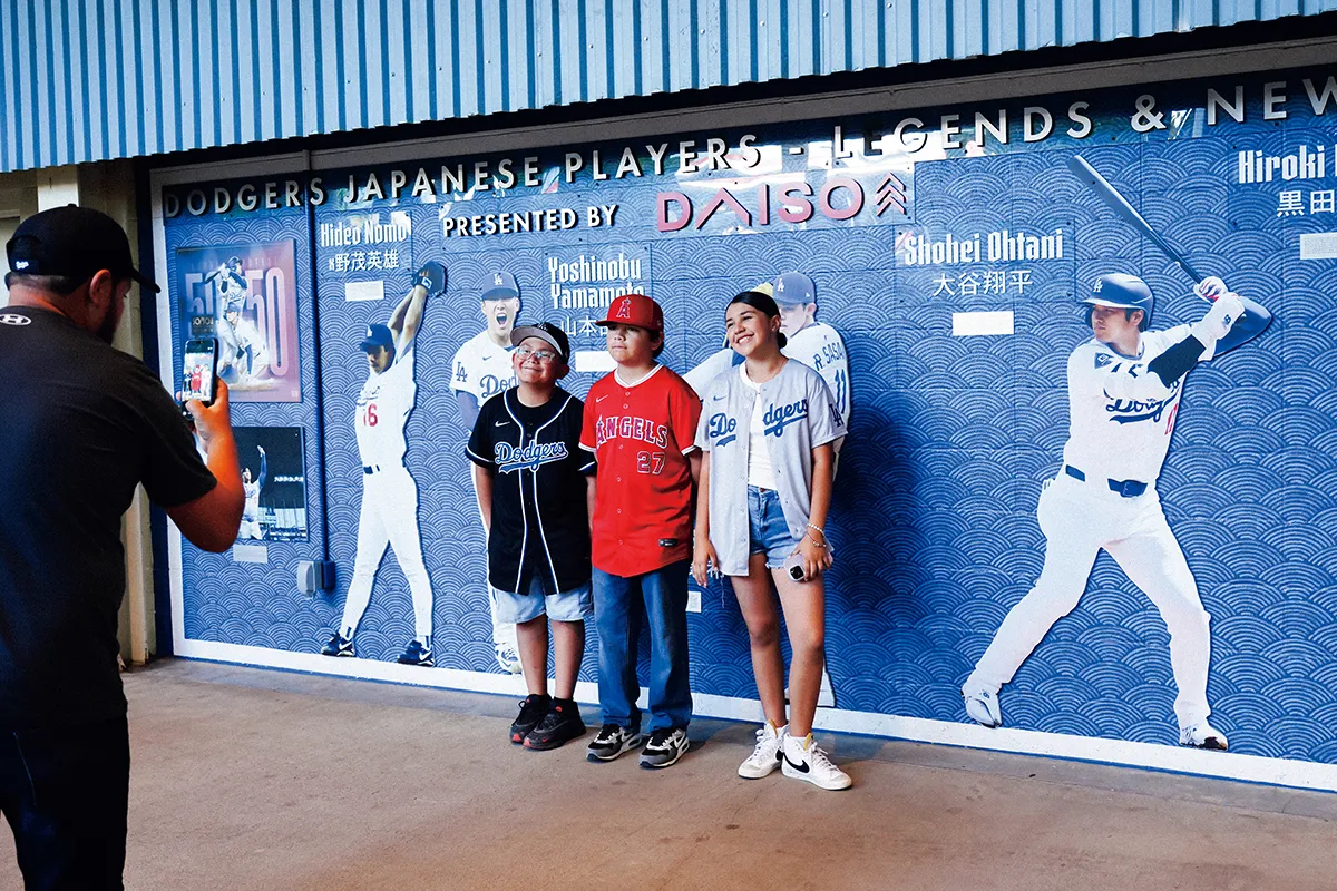 ドジャー・スタジアムでは野茂英雄から始まる日本人選手のコーナーが設営され、人気撮影スポットに。撮影/荒川祐史(C2)