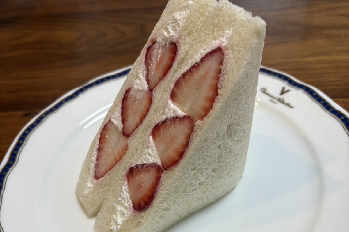 パンがリニューアルされた、セブン-イレブンの定番サンドイッチシリーズ