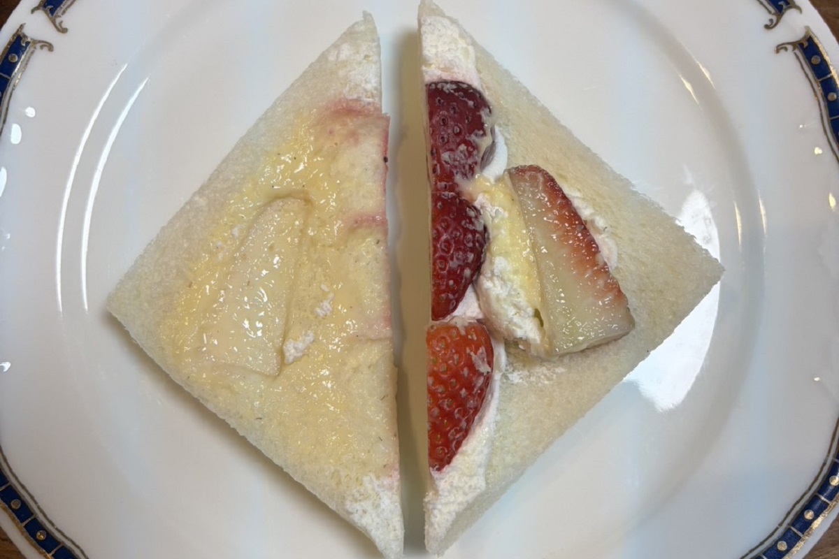 開いたところ。クリームは少なめか