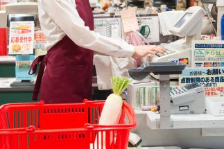 消費減税の障壁とされる「レジのシステム改修に1年かかる」への疑問　小売業界団体は減税が決定しないことに困惑、IT専門家は「長くても2～3週間で改修可能」