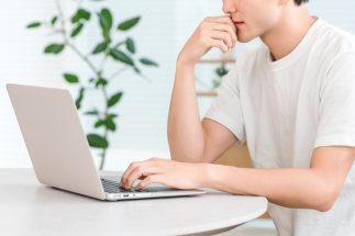 億り人が実践する「下落相場で儲ける」投資術　資産1.5億円超の「Bコミ」こと坂本慎太郎さんは「年内の高値更新は望みにくい」という中で「相場が下がると儲かる」ベア投信を選択肢に