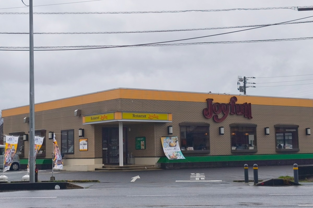 「デニーズ」と似ている？ジョイフルの外観